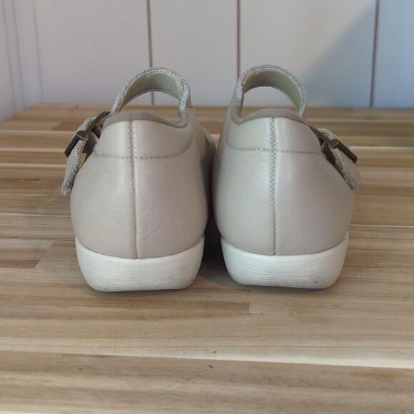 Cabin Creek Woman's Leather Mary Jane Shoes 6.5 - Picture 4 of 8